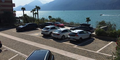 Hotels am See - Gardasee - Parkplätze im Freien.  - Belfiore Park Hotel