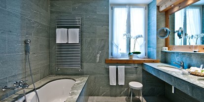 Hotels am See - Schweiz - Badezimmer mit Granit und Marmor aus der Umgebung - Parkhotel Margna