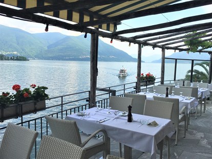 Hotels am See - Schweiz - auf der schönster Seeterasse am Lago Maggiore speisen - Art Hotel Posta al lago
