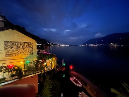 Hotels am See - Schweiz - Posta al lago am Abend - Art Hotel Posta al lago