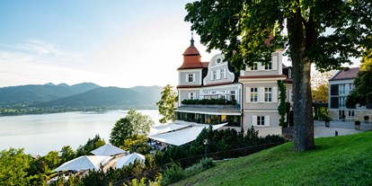 Hotels am See - Pools: Infinity Pool - Region Tegernsee - Senger Schloss außen - Hotel DAS TEGERNSEE