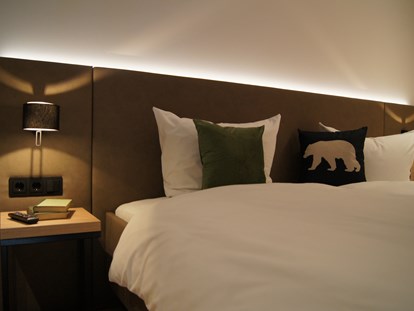 Hotels am See - Bayern - Schlafzimmer mit Kingsize-Bett 2x2m - Seehaus Apartments am Kochelsee