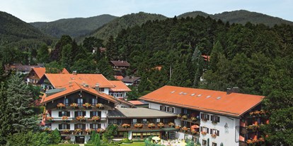 Hotels am See - Garten - Region Tegernsee - Hotel Alpenhof