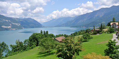 Hotels am See - Schweiz - Garten mit Blick auf Interlaken - Hotel Sunnehüsi