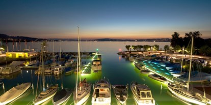 Hotels am See - Schweiz - Aussicht auf den Hafen Lachen SZ in der Nacht - Hotel Marina Lachen