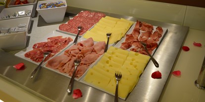 Hotels am See - Italien - Frisch zubereiteter Käse und Wurstwaren.  - Belfiore Park Hotel