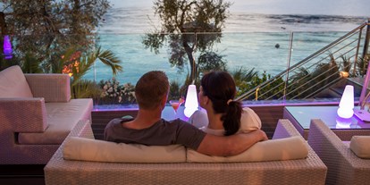 Hotels am See - Italien - Ein romantisches Abendessen kann mit einem guten Drink in unserer Loungebar beginnen oder enden.  - Belfiore Park Hotel