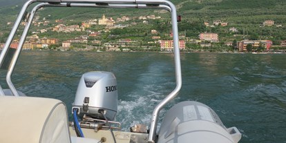 Hotels am See - Italien - Vermietung von Motorbooten oder Schlauchbooten, um sich mitten im See zu entspannen.  - Belfiore Park Hotel