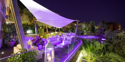 Hotels am See - Italien - Unsere Loungebar heißt Sie herzlich mit einer langen Liste köstlicher Cocktails willkommen.  - Belfiore Park Hotel