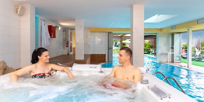 Hotels am See - Italien - Beheizter Whirlpool. Eine angenehme Idee für ein wenig Entspannung.  - Hotel Eden Gardasee