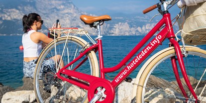 Hotels am See - Italien - Möchten Sie die neue Seeseite mit dem Fahrrad bereisen? Kein Problem, bei uns können Sie jederzeit ohne Sorgen Citybikes oder E-Bikes mieten . - Hotel Eden Gardasee