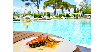 Hotels am See - Italien - Lunch by the pool - Hotel Corte Valier