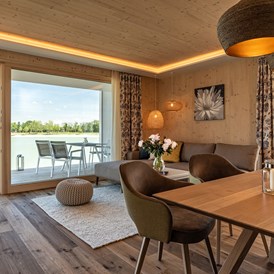 Urlaub am See: Wohnküche mit eigenem Steg am See ... Residenzen am See - lakeside - VILA VITA Pannonia