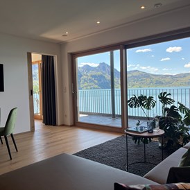 Urlaub am See: Wohnzimmer - natürlich - mit Seeblick - Seehaus Apartments am Kochelsee